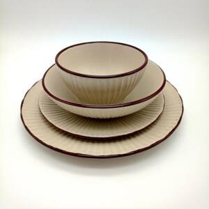 Service a table 24 pièces beige